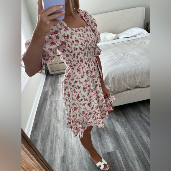 New Look tie back shirred smock dress in
white floral size 2 worn once - Picture 3 of 13